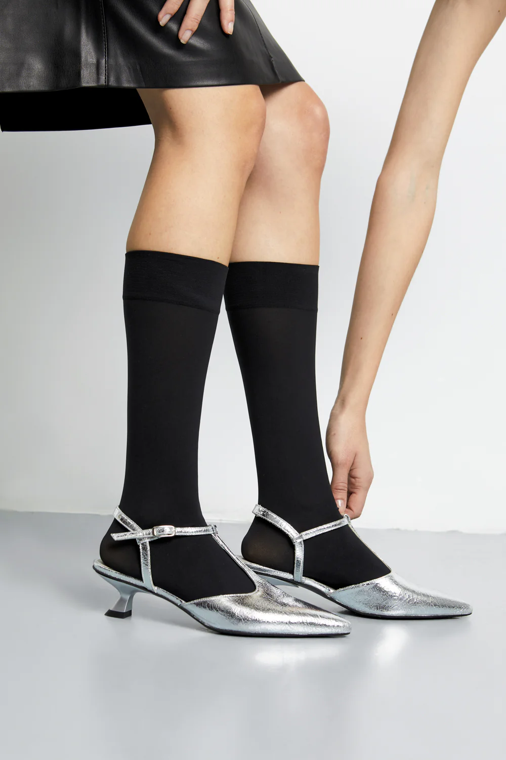 Camila Pumps in Silver Leather - Image 2