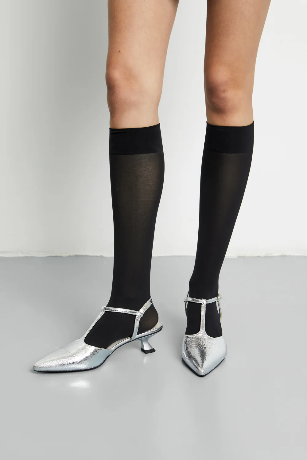 Camila Pumps in Silver Leather - Image 4