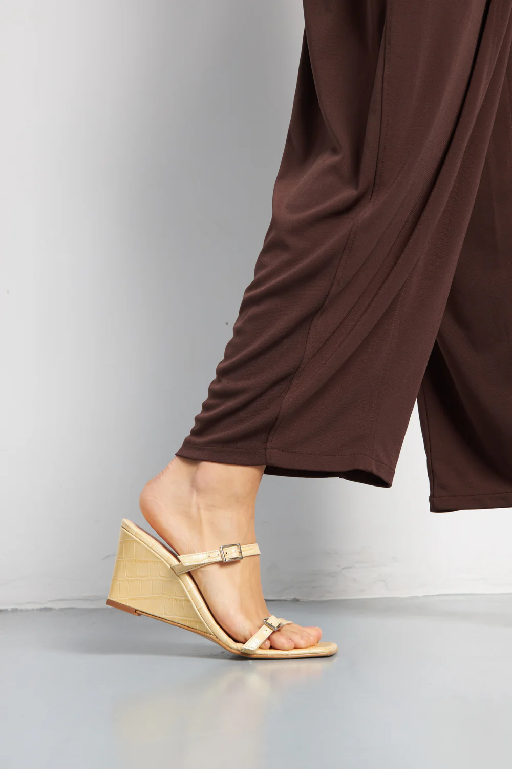 Olivia Sandals in Vanilla croc-effect Leather - Image 4