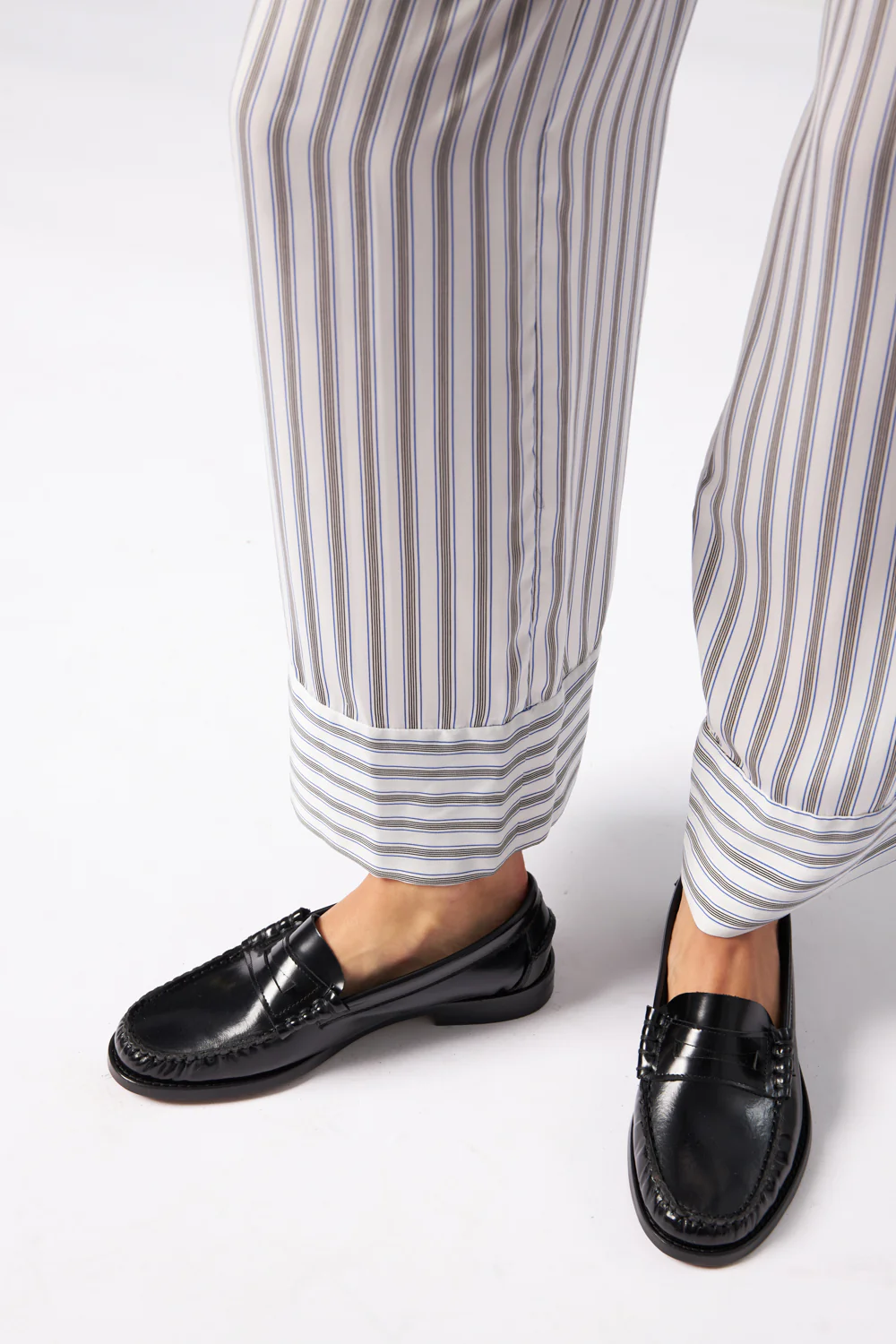 Zoe Loafers in Black Leather - Image 4
