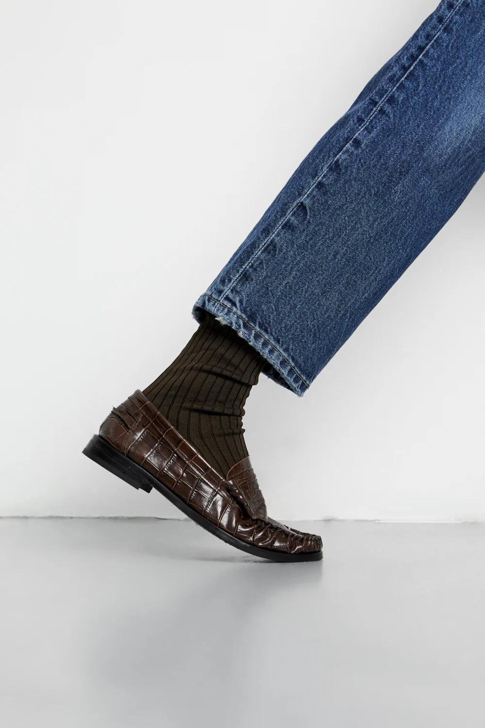 Zoe Loafers in Croc-effect Chocolate Leather - Image 8