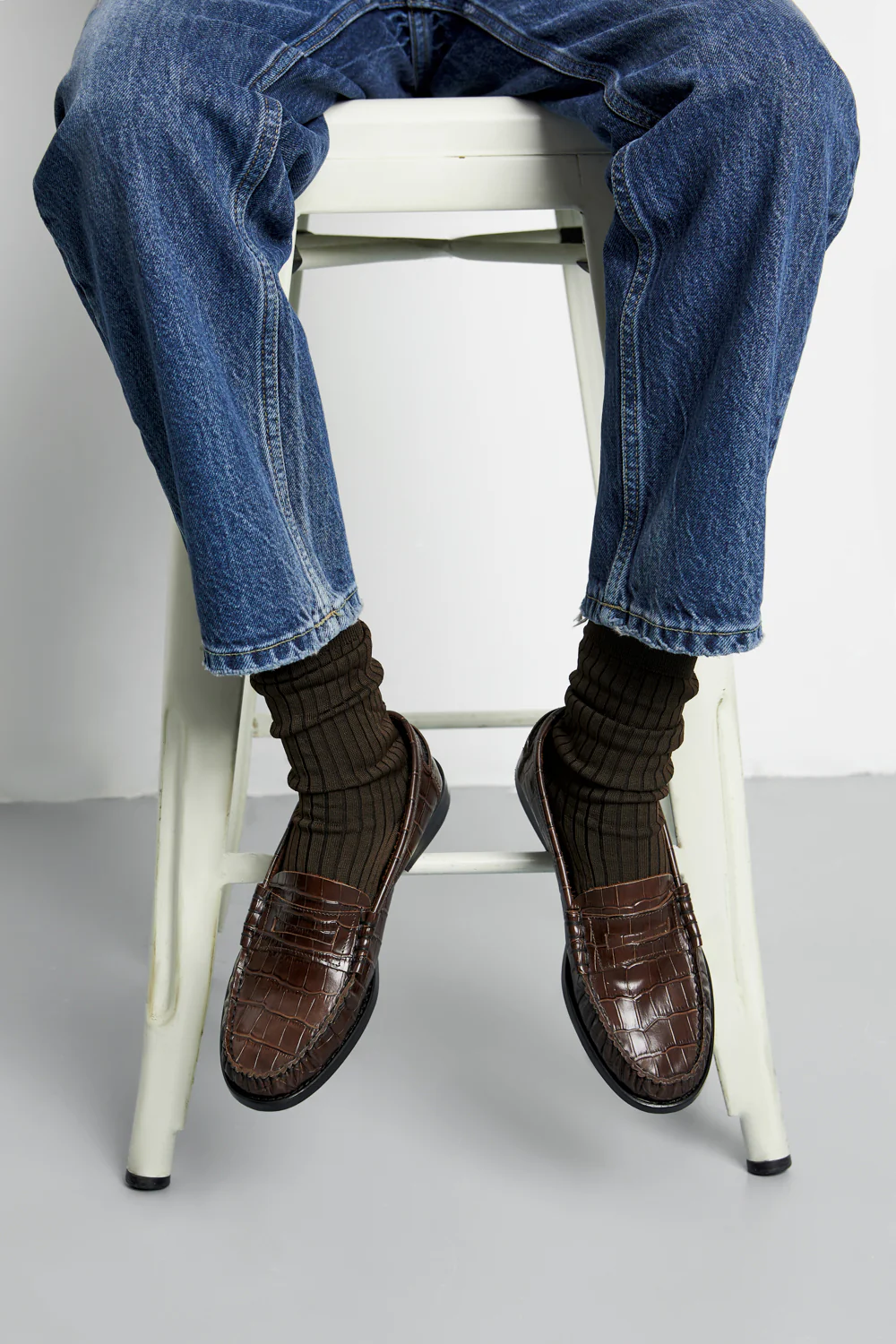 Zoe Loafers in Croc-effect Chocolate Leather - Image 9