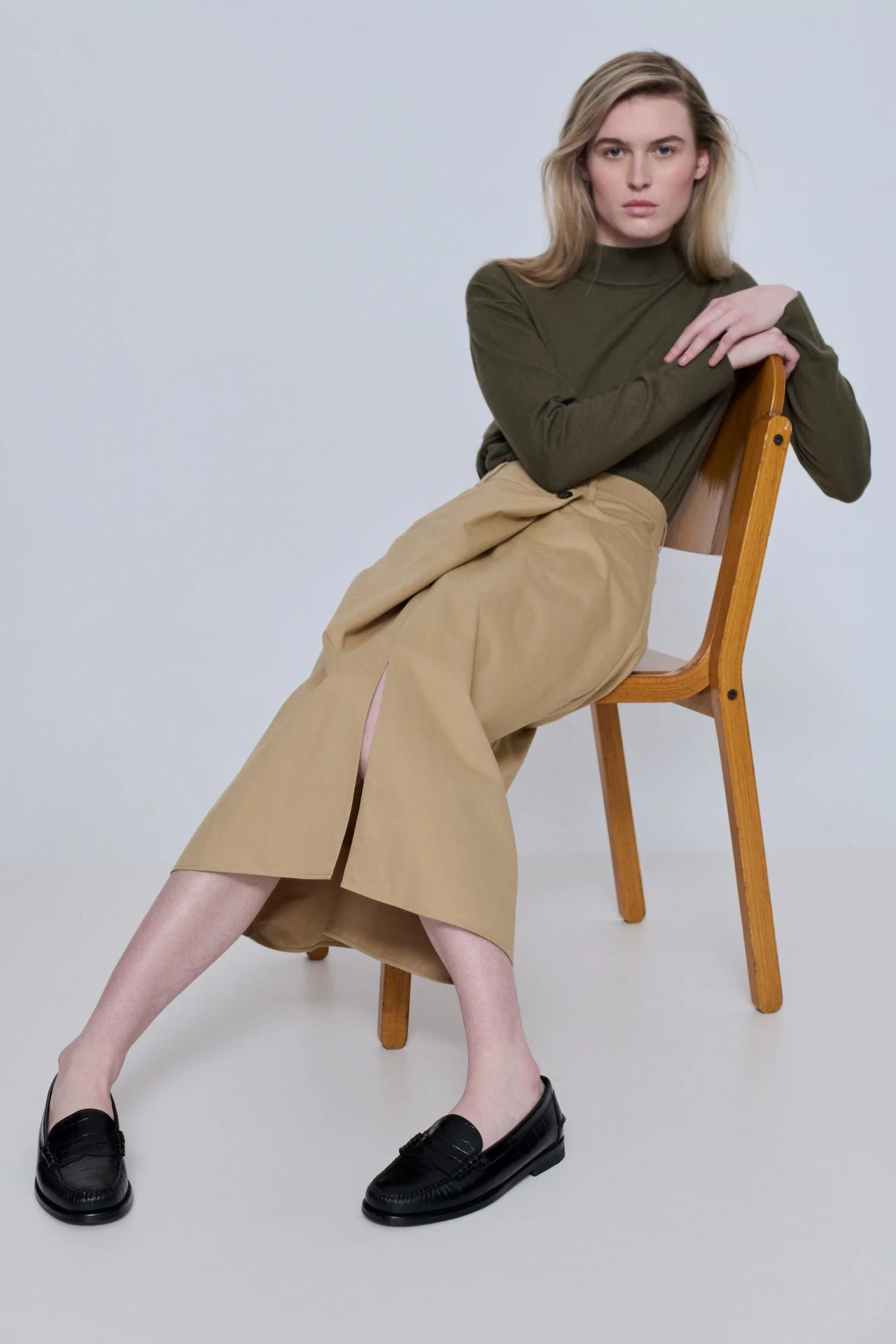 Zoe Loafers in Croc-effect Black Leather - Image 7
